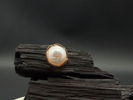 Pearl Glow Studs