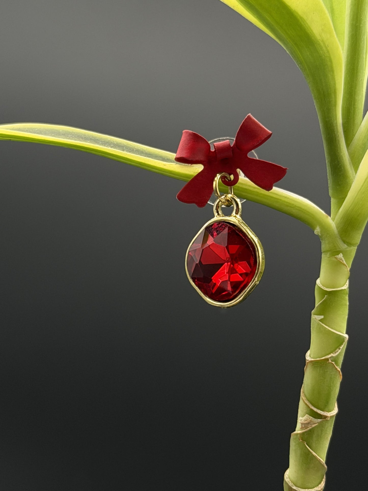 Éclat Ruby Bow Earrings